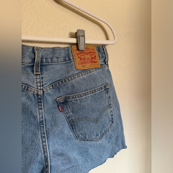 Levi’s‎ 550 Raw Hem Denim Shorts Sz 29 Light Wash - Picture 5 of 7
